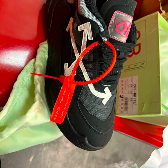 Authentic Off-White Odsy-1000
Black (W) size EU 38 to EU 44 - Picture 3 of 6